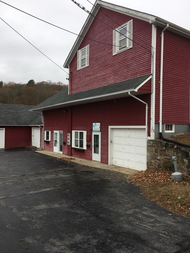 Office/Garage Space Available in Taftville: 4 North 5th Ave, Norwich, CT 06360